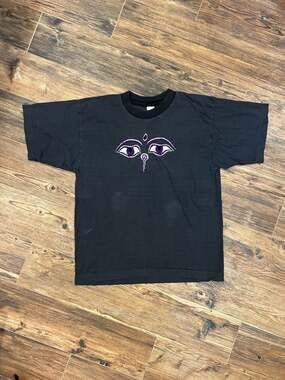 Vintage 90s Embroidered Buddha Eyes Nepal Tibet Graphic T-Shirt